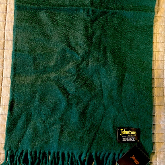 Johnstons of Elgin Other - Johnstons of Elgin Cashmere scarf made in Scotland
